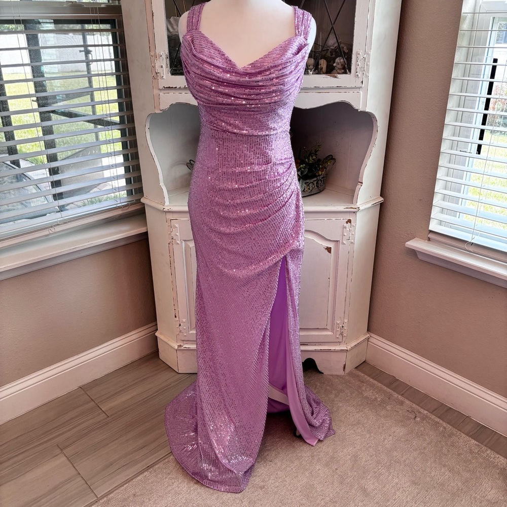 NEW Lavender Dress with Sequins Scoop Neck Sleeveless NWOT Size M/10